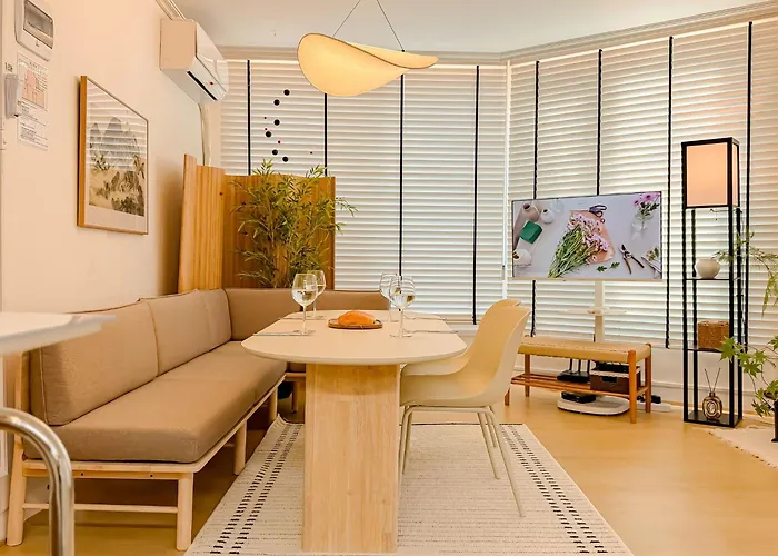 Hongdae 15 Minutes,yongsan, Haebangchon, Namsan, N Tower, Itaewon Apartment *