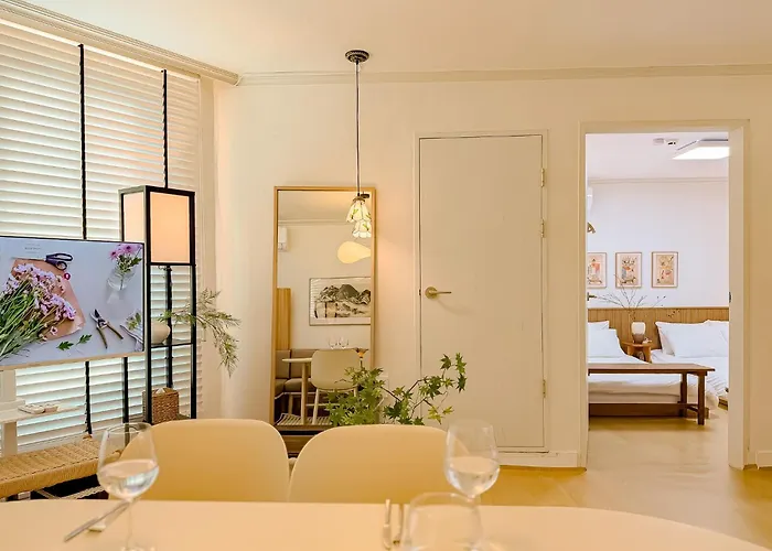 Apartment Hongdae 15 Minutes,yongsan, Haebangchon, Namsan, N Tower, Itaewon *