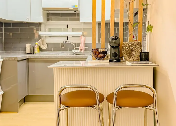 Hongdae 15 Minutes,yongsan, Haebangchon, Namsan, N Tower, Itaewon * Seoul