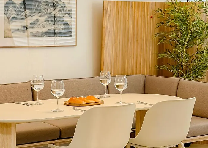 Apartment Hongdae 15 Minutes,yongsan, Haebangchon, Namsan, N Tower, Itaewon *