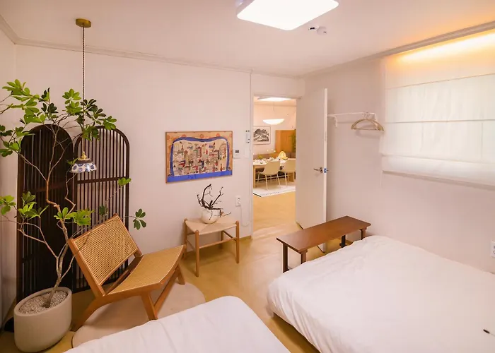 Hongdae 15 Minutes,yongsan, Haebangchon, Namsan, N Tower, Itaewon Seoul