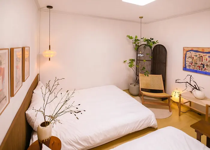Hongdae 15 Minutes,yongsan, Haebangchon, Namsan, N Tower, Itaewon *