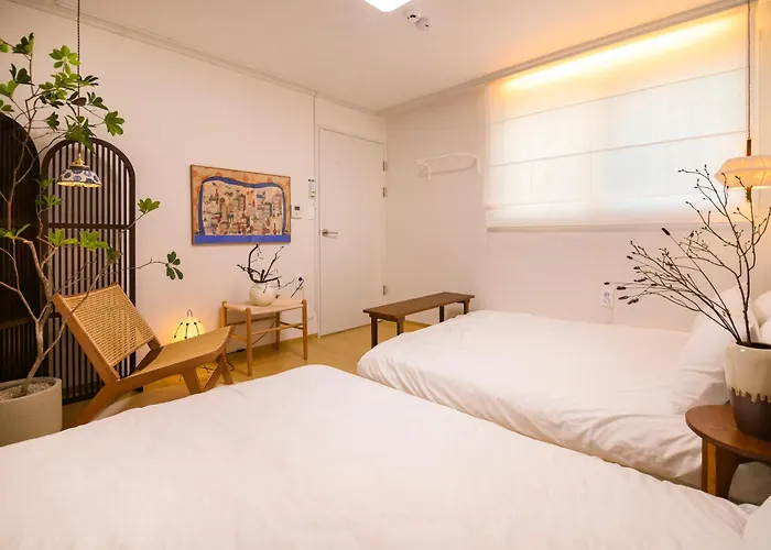 Hongdae 15 Minutes,yongsan, Haebangchon, Namsan, N Tower, Itaewon * Seoul
