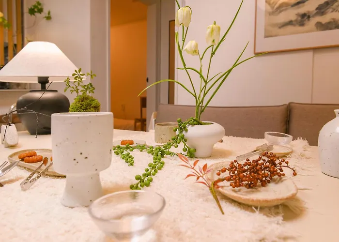 Hongdae 15 Minutes,yongsan, Haebangchon, Namsan, N Tower, Itaewon * Seoul