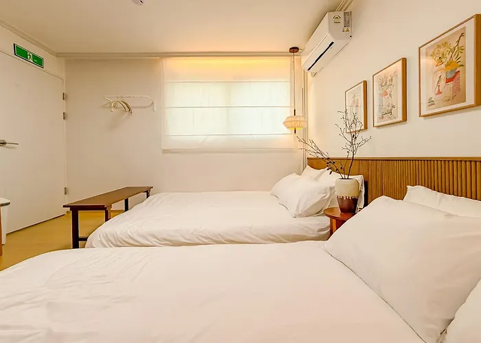 Hongdae 15 Minutes,yongsan, Haebangchon, Namsan, N Tower, Itaewon *