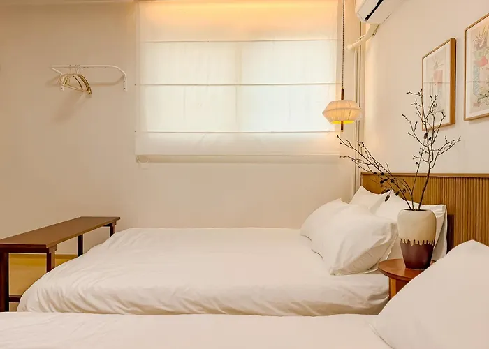 Hongdae 15 Minutes,yongsan, Haebangchon, Namsan, N Tower, Itaewon Seoul