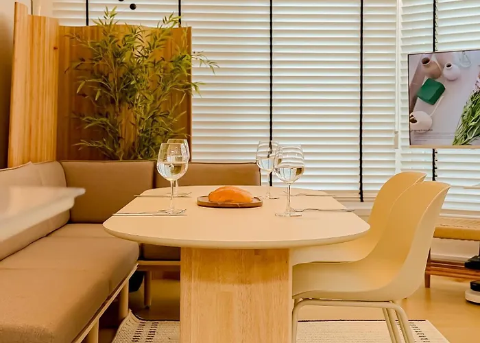 Apartment Hongdae 15 Minutes,yongsan, Haebangchon, Namsan, N Tower, Itaewon
