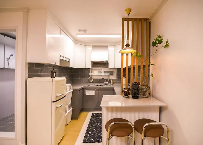 Apartment Hongdae 15 Minutes,yongsan, Haebangchon, Namsan, N Tower, Itaewon *